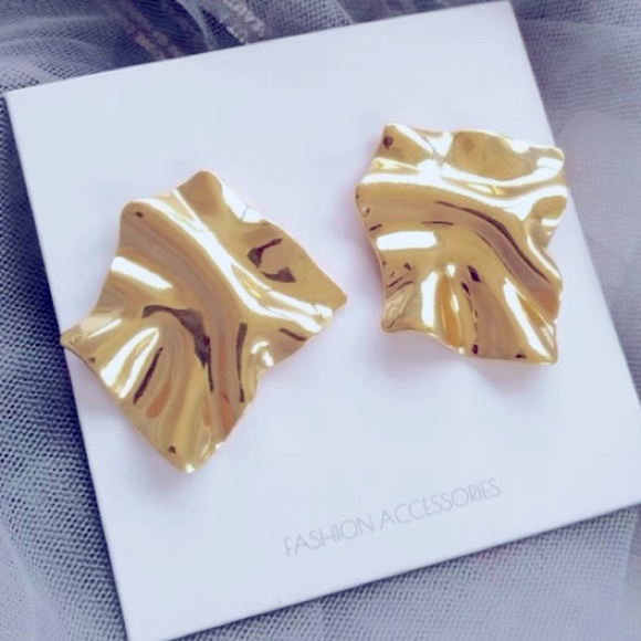 ❣️$25/3❣️ Gold Plated Wave Diamond Shaped Stud Earrings - Picture 8 of 11